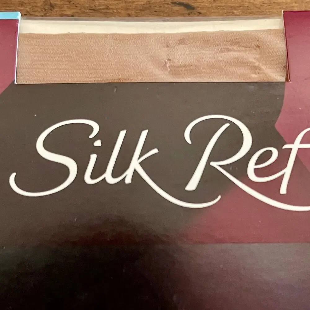 Hanes Silk Reflections Pantyhose‎ Silky Sheer Size: AB, Color:  Brown C-8